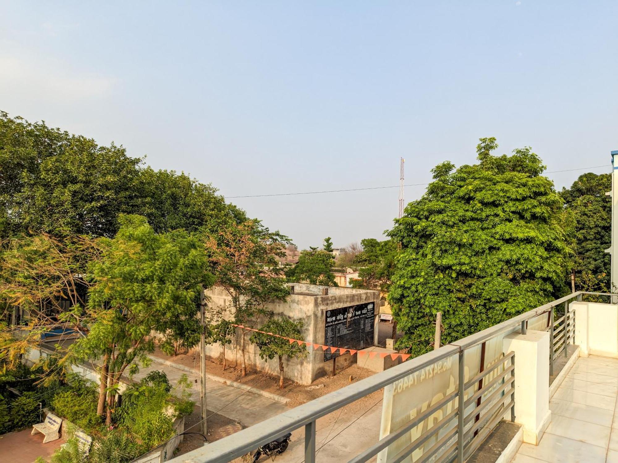 Samrat Homestay Garudeshwar Екстериор снимка
