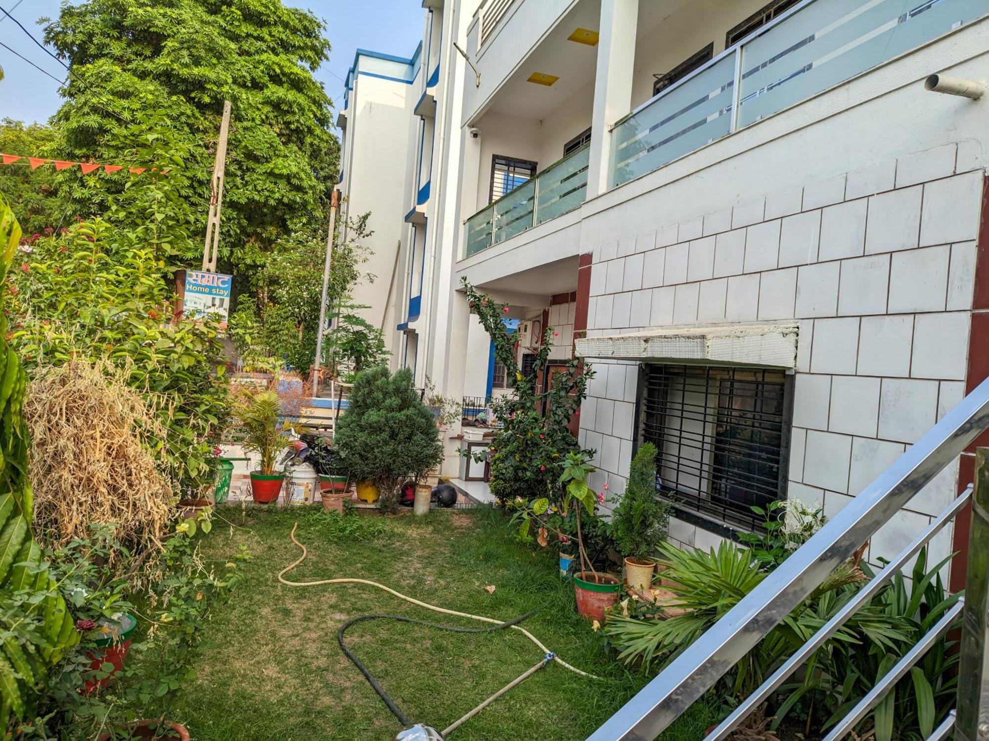 Samrat Homestay Garudeshwar Екстериор снимка
